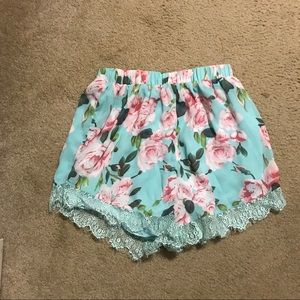 Tobi Floral Print Ruffle Lace Shorts